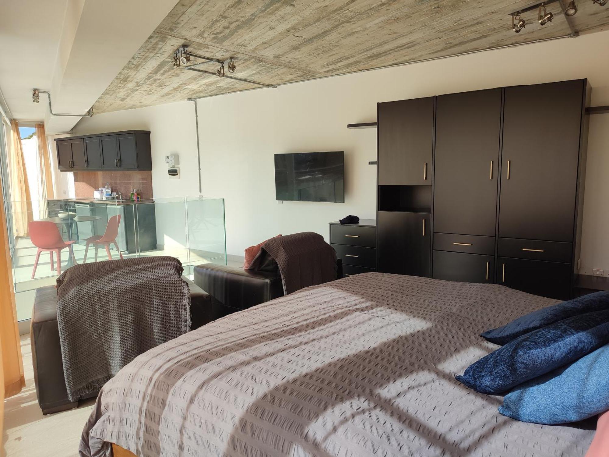 Xlendistays - Centrally Located Seafront Living Holiday Spaces In ซเลนดิ ภายนอก รูปภาพ